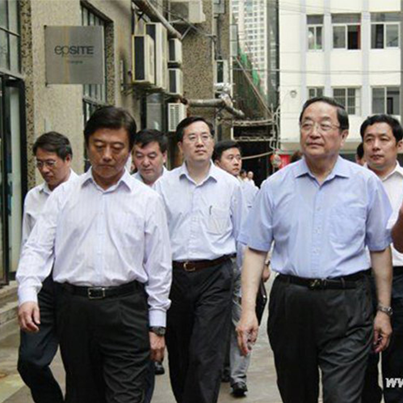 上海市委書記俞正聲視察木馬設(shè)計并給予高度評價。