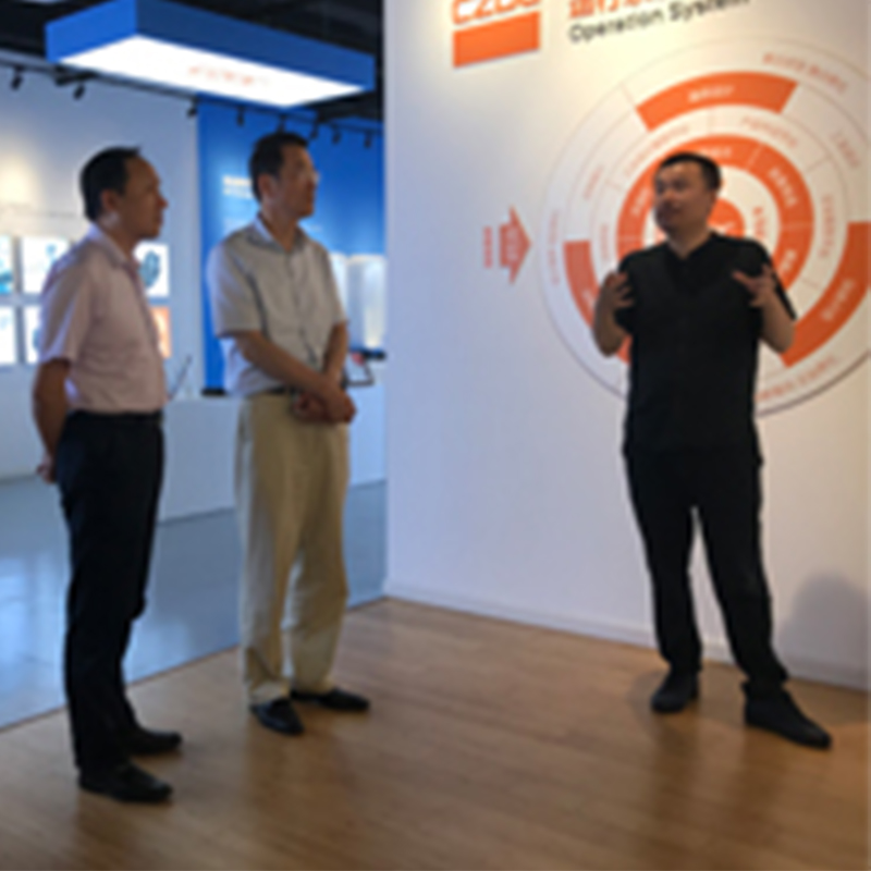 積極探索新模式，深入挖掘工業(yè)設(shè)計價值——市區(qū)領(lǐng)導(dǎo)走訪長征工業(yè)設(shè)計中心